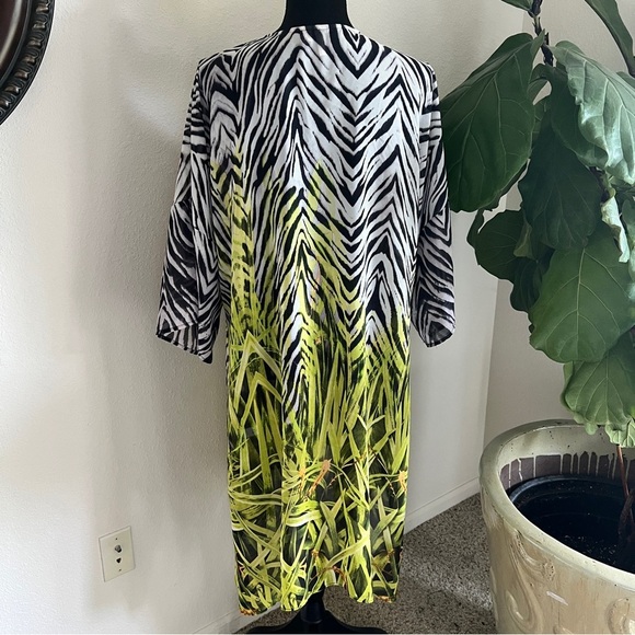 C Est. 1946 Women’s Animal Print Open Front Black White Green Orange Kimono NWOT - Picture 5 of 16